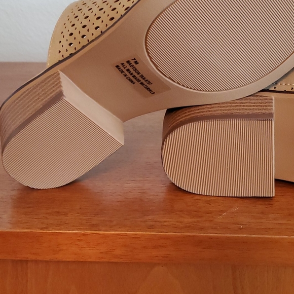 Cute tan mules NWT - Picture 5 of 5